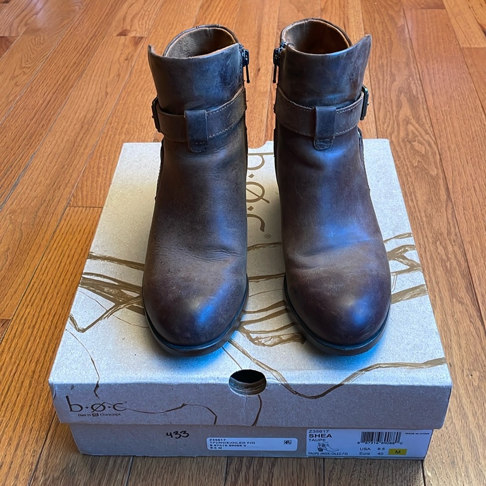 Women’s b.o.c. Shea Taupe Leather Ankle Booties